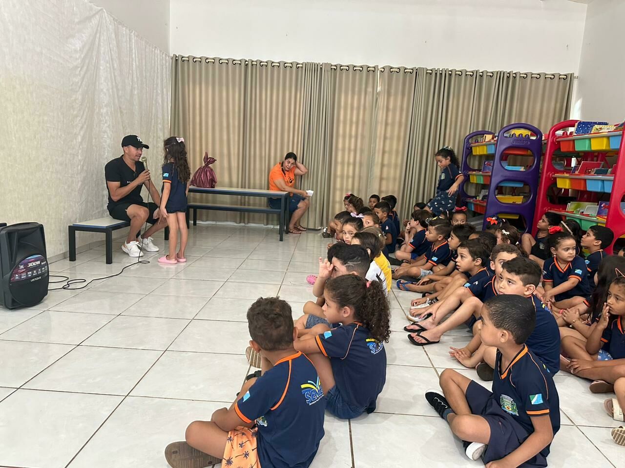 Imagem de compartilhamento para o artigo Atleta e professor de escolinha de futebol conta trajetória para alunos de Costa Rica em escola da MS Todo dia